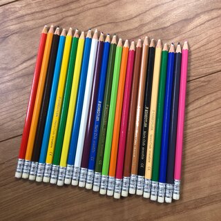 色鉛筆、23色セット