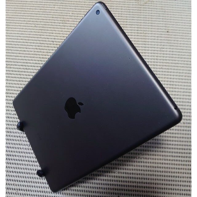 完動品液晶無傷iPad第7世代(A2197)本体32GBグレイWi-Fiモデル