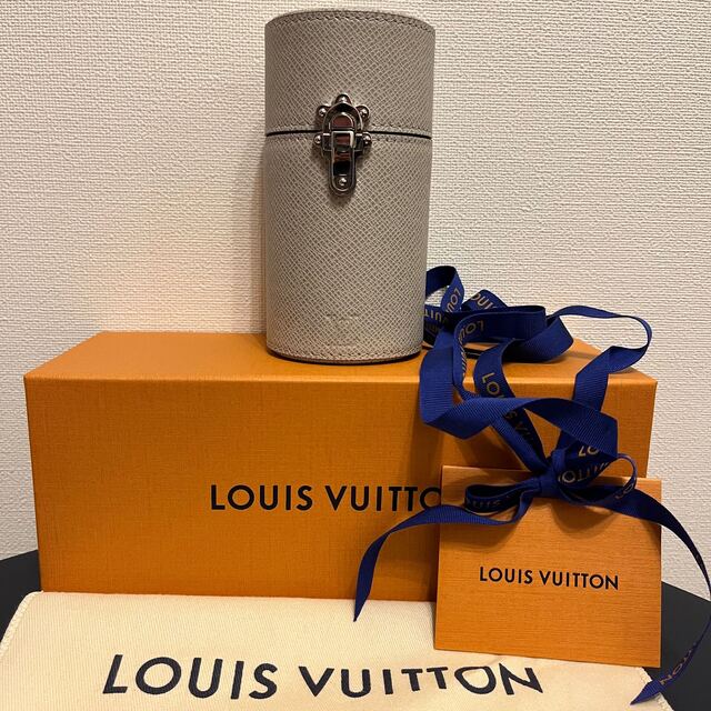 LOUIS VUITTON(ルイヴィトン)の新品 ルイヴィトン 無地 グレー 香水ケース 100㎖ 黒 約8万円 コスメ/美容の香水(その他)の商品写真