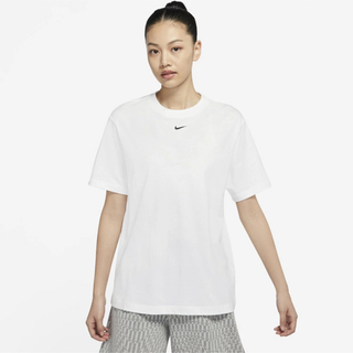 ナイキ(NIKE)の新品未使用タグ付き！NIKE Tシャツ　白　レディース(Tシャツ(半袖/袖なし))