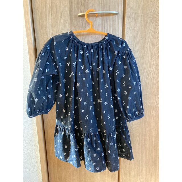 GU(ジーユー)のGU 花柄ワンピース　90 キッズ キッズ/ベビー/マタニティのキッズ服女の子用(90cm~)(ワンピース)の商品写真