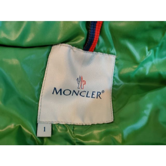 MONCLER(モンクレール)のモンクレール　ダウンベスト　グリーン　サイズ1 レディースのジャケット/アウター(ダウンベスト)の商品写真