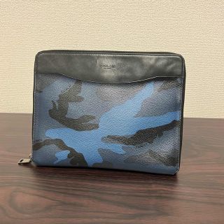 コーチ(COACH)のCOACH 迷彩柄 クラッチバッグ/タブレットケース(セカンドバッグ/クラッチバッグ)