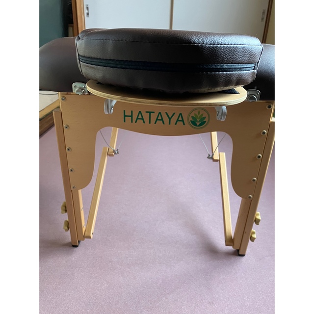 【美品】HATAYAマッサージベッド　折りたたみ整体エステ　持ち運びカバー付き インテリア/住まい/日用品のベッド/マットレス(簡易ベッド/折りたたみベッド)の商品写真