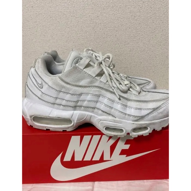 NIKE(ナイキ)のNIKE AIR MAX 95 ESSENTIAL ホワイト 26.5cm メンズの靴/シューズ(スニーカー)の商品写真