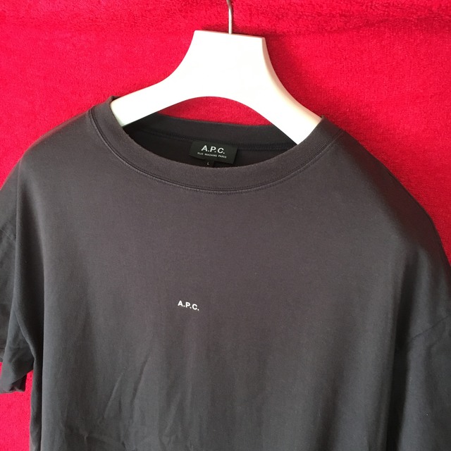 A.P.C(アーペーセー)のAPC ネイビー　くすみTシャツ レディースのトップス(Tシャツ(半袖/袖なし))の商品写真