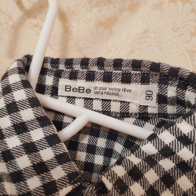 BeBe(ベベ)のBeBe ギンガムチェックシャツ 90 キッズ/ベビー/マタニティのキッズ服男の子用(90cm~)(ブラウス)の商品写真