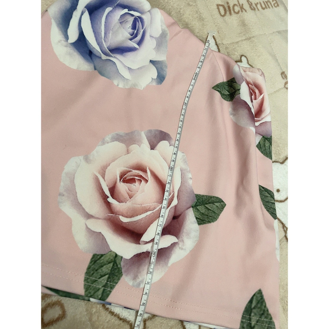 DaTuRa(ダチュラ)のダチュラ　薔薇柄スカート　バラ柄 レディースのスカート(ミニスカート)の商品写真