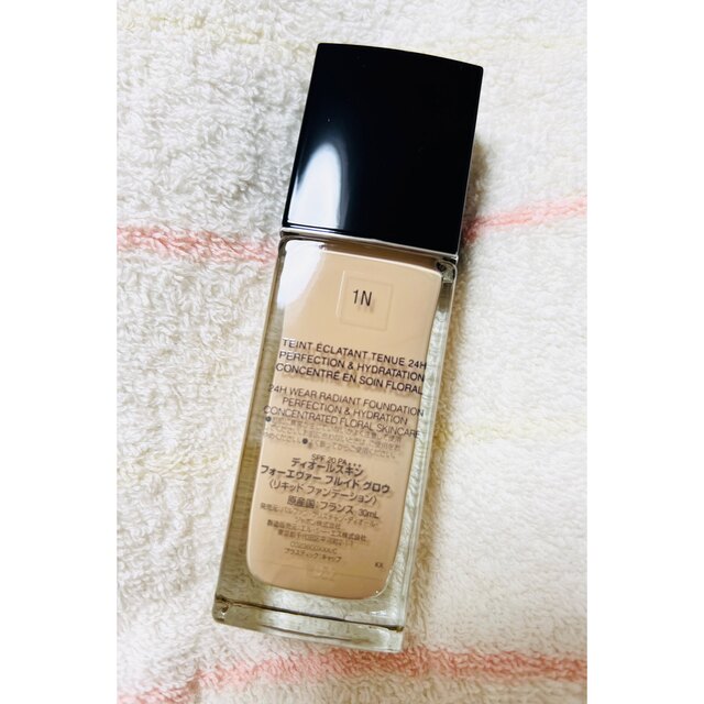 Dior(ディオール)のDior FOREVER SKIN GLOW / 1N コスメ/美容のベースメイク/化粧品(ファンデーション)の商品写真