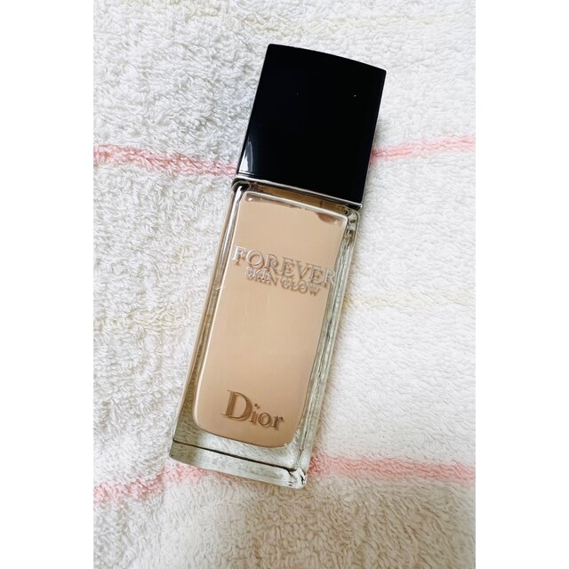 Dior(ディオール)のDior FOREVER SKIN GLOW / 1N コスメ/美容のベースメイク/化粧品(ファンデーション)の商品写真