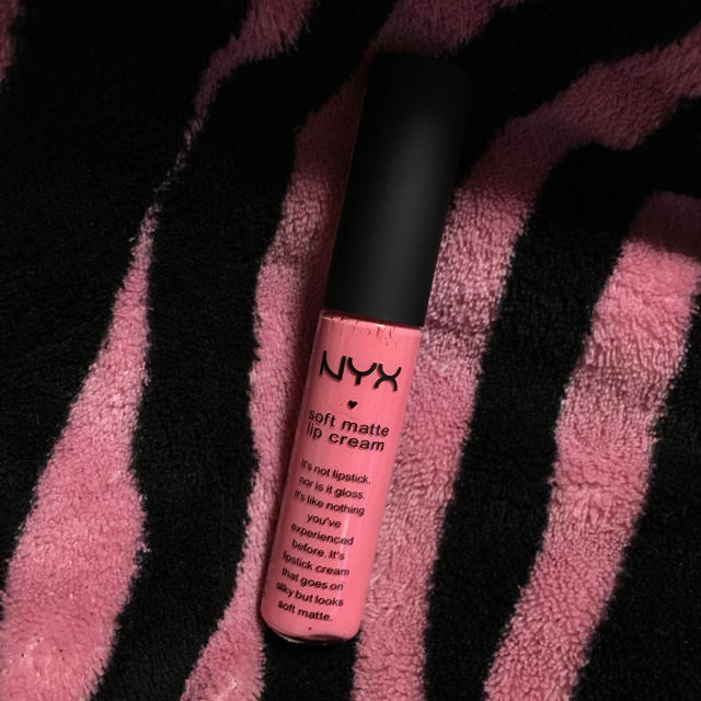 NYX(エヌワイエックス)のNYX マットリップグロス コスメ/美容のベースメイク/化粧品(リップグロス)の商品写真