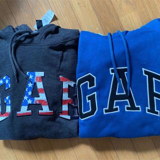 ギャップ(GAP)の【メンズM 2枚セット】GAP ロゴパーカー アメリカンロゴ ブルー(パーカー)