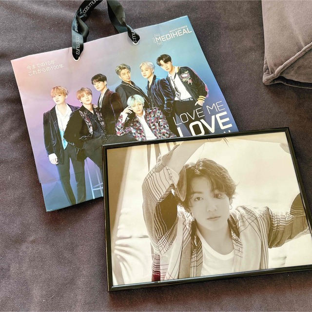 BTS メディヒール紙袋&ジョングクポスター エンタメ/ホビーのタレントグッズ(アイドルグッズ)の商品写真