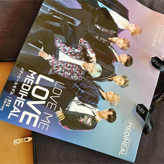 BTS メディヒール紙袋&ジョングクポスター エンタメ/ホビーのタレントグッズ(アイドルグッズ)の商品写真