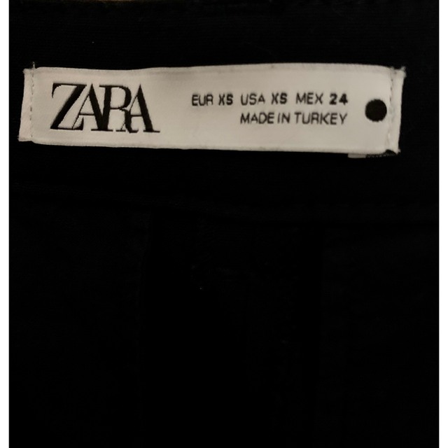 ZARA(ザラ)のZARA 濃紺　ダーツパンツ　ロールアップ レディースのパンツ(カジュアルパンツ)の商品写真