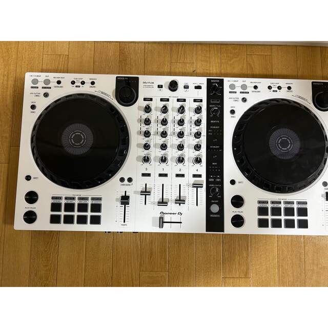 Pioneer(パイオニア)のPioneer DDJ-FLX6-w 美品　限定 楽器のDJ機器(DJコントローラー)の商品写真