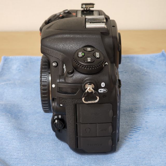 Nikon(ニコン)のNikon D500 本体（超美品）+スピードフラッシュSB-900 スマホ/家電/カメラのカメラ(デジタル一眼)の商品写真