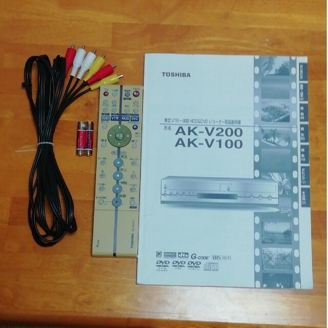 東芝(トウシバ)の(訳あり)TOSHIBA HDD/DVD/VHSレコーダー【AK-V100】 スマホ/家電/カメラのテレビ/映像機器(DVDレコーダー)の商品写真
