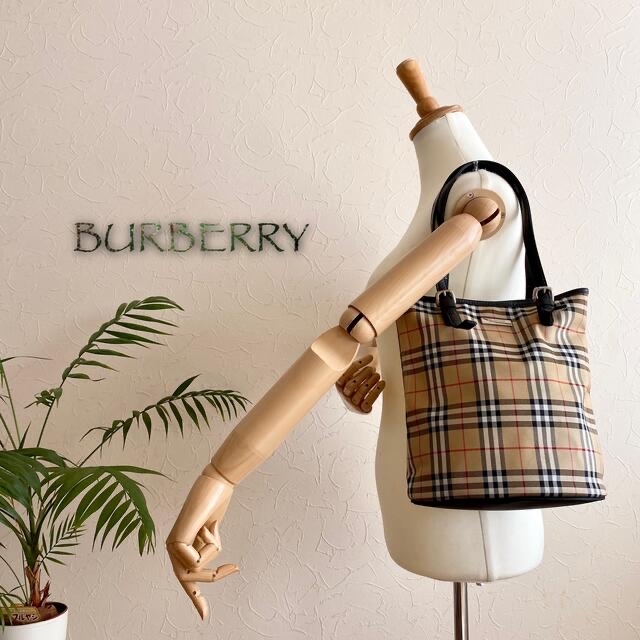 BURBERRY BLUE LABEL(バーバリーブルーレーベル)の極美品 BURBERRY バーバリー バケツ型 レザートートバッグ レディースのバッグ(ショルダーバッグ)の商品写真