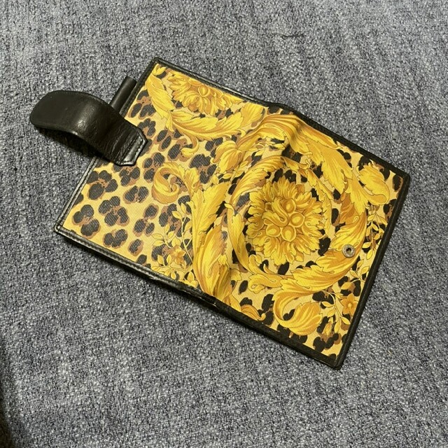 Gianni Versace(ジャンニヴェルサーチ)のVERSACE　手帳カバー レディースのファッション小物(その他)の商品写真