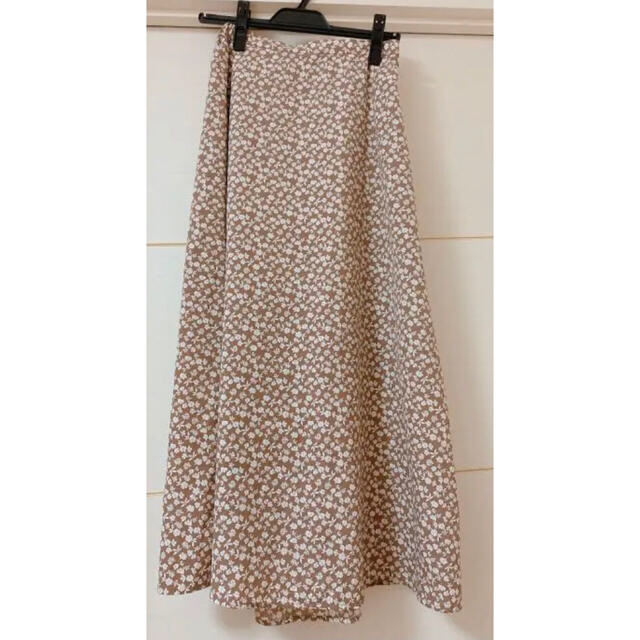 GU(ジーユー)のジーユー 花柄ロングスカート ブラウン レディースのスカート(ロングスカート)の商品写真