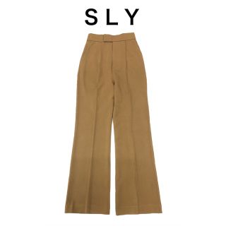 スライ(SLY)の【タグ付】SLY MANISH FLARE パンツ スラックス ベージュ スライ(カジュアルパンツ)