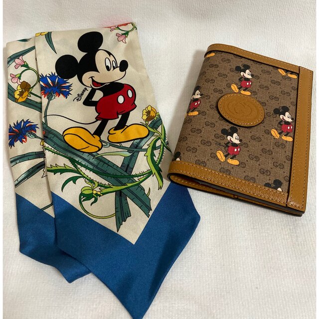 値頃 Gucci GUCCI Disney ミッキーパスポートケース ネックボウスカーフ キャラクターグッズ