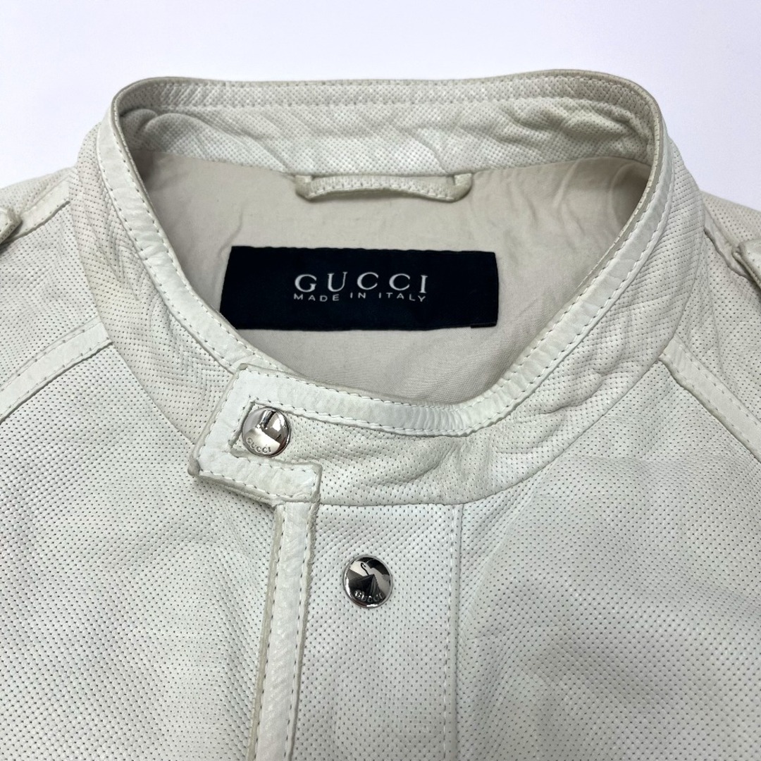 Gucci(グッチ)のグッチ GUCCI パンチング アパレル アウター ジャケット レザー ホワイト メンズのジャケット/アウター(マウンテンパーカー)の商品写真