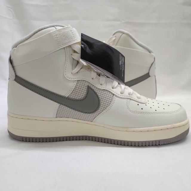 NIKE(ナイキ)の【未使用】ナイキ AIR FORCE 1 HIGH 07 LV8 エアフォースワン ハイ 28cm ホワイト/グレー DM0209-100 メンズ ヴィンテージ メンズの靴/シューズ(その他)の商品写真