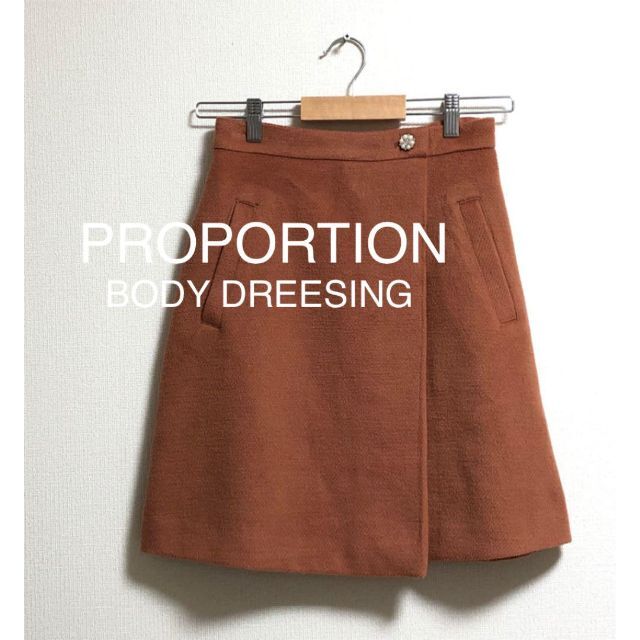 PROPORTION BODY DRESSING(プロポーションボディドレッシング)のプロポーションボディドレッシング　ビジュー キラキラ　かわいい　スカート レディースのスカート(ひざ丈スカート)の商品写真