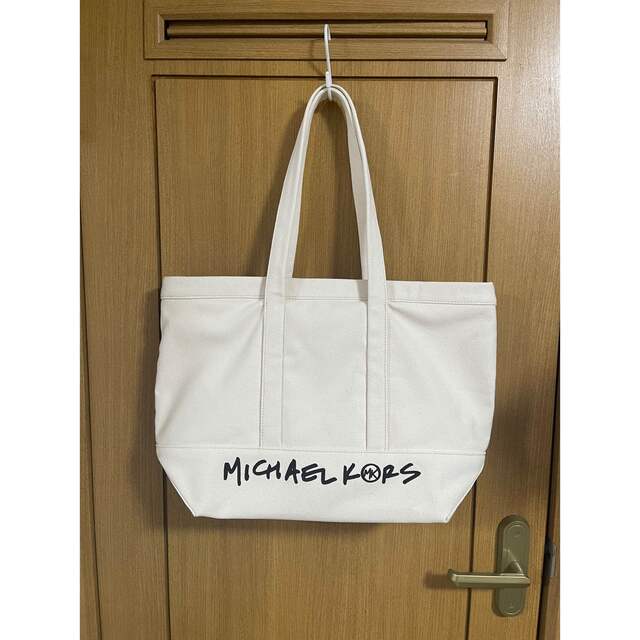 Michael Kors(マイケルコース)の最終値下げ❗️MICHAEL KORS  キャンバストート ラージ　ナチュラル レディースのバッグ(トートバッグ)の商品写真