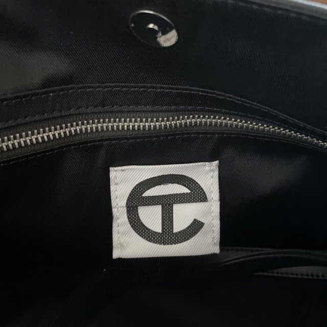 最終値下げ　Telfar テルファー　medium ミディアム　ブラック レディースのバッグ(ショルダーバッグ)の商品写真