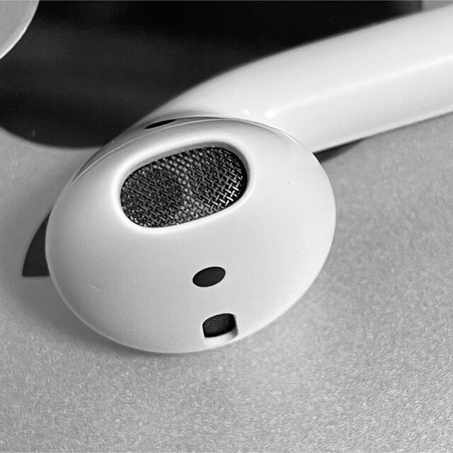 Apple(アップル)のApple AirPods 2世代　片耳 L 片方 左耳 美品 スマホ/家電/カメラのオーディオ機器(ヘッドフォン/イヤフォン)の商品写真