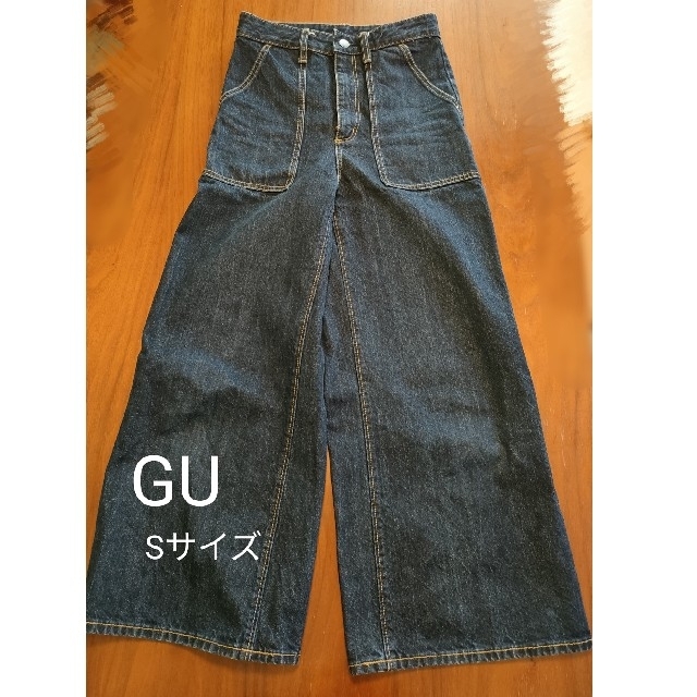 GU(ジーユー)のGU　デニムワイドパンツ　ジーンズ レディースのパンツ(デニム/ジーンズ)の商品写真