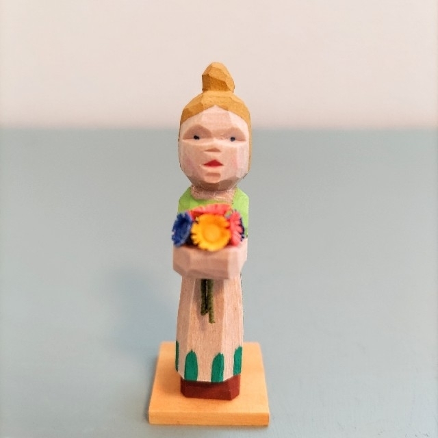 緑スカートの少女　ドイツ木工芸品　エミール・ヘルビッヒ工房 ハンドメイドのおもちゃ(ミニチュア)の商品写真