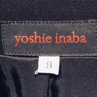 Yoshie Inabaデザイナーの女性用スーツです。