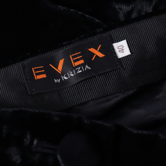 EVEX by KRIZIA(エヴェックスバイクリツィア)の⭐️完売⭐️ 新品 エヴェックスバイクリツィア ベロア風 ボタン タイトスカート レディースのスカート(ひざ丈スカート)の商品写真