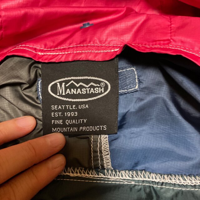 MANASTASH(マナスタッシュ)の美品　マナスタッシュ ナイロン パーカー xsサイズ レディースのジャケット/アウター(ナイロンジャケット)の商品写真