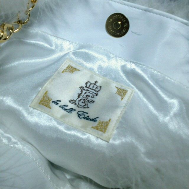 la belle Etude(ラベルエチュード)の【美品】フェザーBAG white レディースのバッグ(ショルダーバッグ)の商品写真