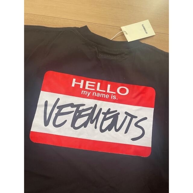 VETEMENTS(ヴェトモン)のVETEMENTS Tシャツ 新品未使用 メンズのトップス(Tシャツ/カットソー(半袖/袖なし))の商品写真