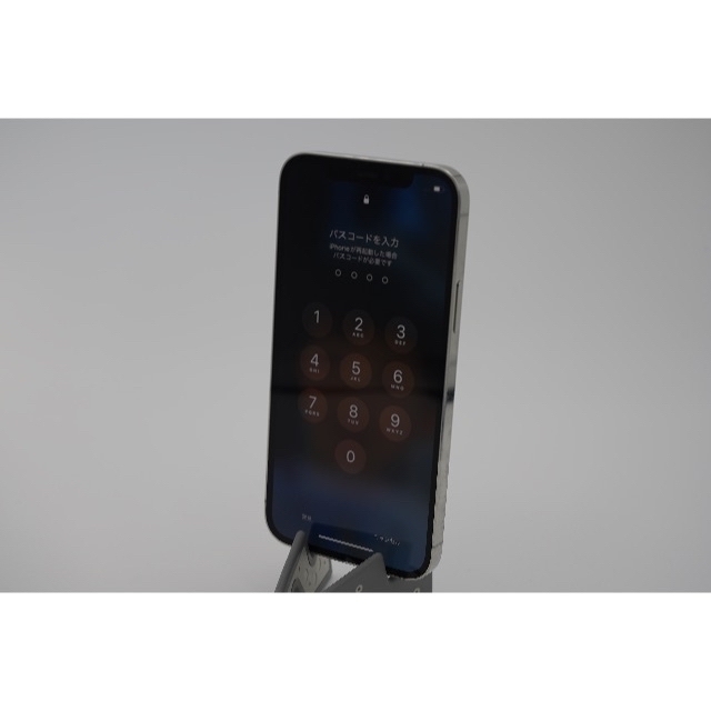 Apple(アップル)のiphone12 pro シルバー　128GB SIMフリー スマホ/家電/カメラのスマートフォン/携帯電話(携帯電話本体)の商品写真
