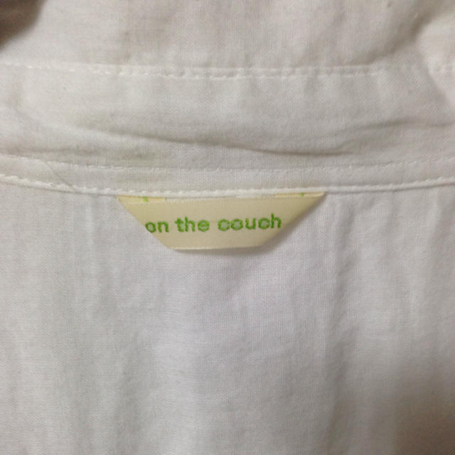 on the couch(オンザカウチ)のon the couch 白シャツ レディースのトップス(シャツ/ブラウス(長袖/七分))の商品写真