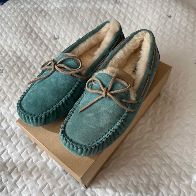 ✨美品✨UGG  DAKOTA  グレー　24cm