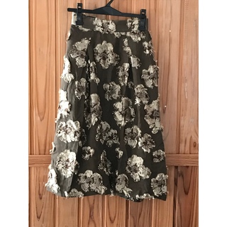 ユナイテッドアローズ(UNITED ARROWS)のユナイテッドアローズカーキ花柄スカート(ロングスカート)