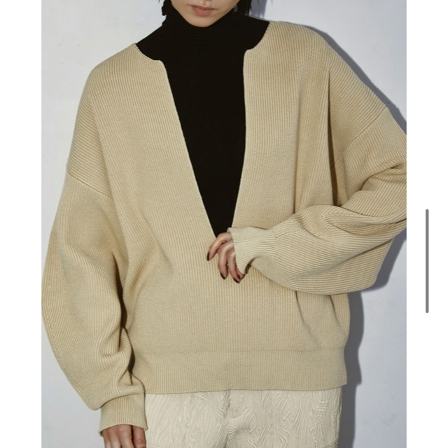 トゥデイフル  Slit Neck Knit