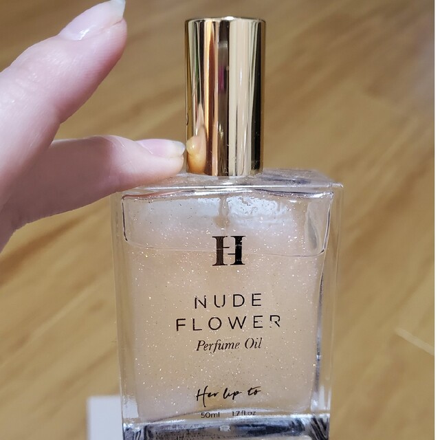 Her lip to(ハーリップトゥ)のherlipto　パフュームオイル　nude flower コスメ/美容のボディケア(ボディオイル)の商品写真