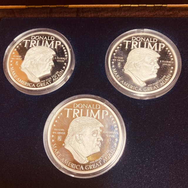 （希少！）トランプ大統領　1オンス 銀貨　3種メモリアルボックスセット エンタメ/ホビーの美術品/アンティーク(貨幣)の商品写真