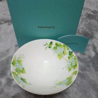 ティファニー(Tiffany & Co.)の【たまちゃん様専用】新品未使用☆ティファニーリーフボールセット(食器)