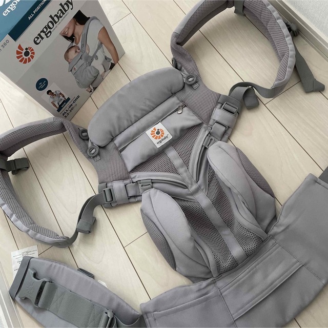 Ergobaby(エルゴベビー)の《美品》エルゴ　オムニ360 クールエア キッズ/ベビー/マタニティの外出/移動用品(抱っこひも/おんぶひも)の商品写真