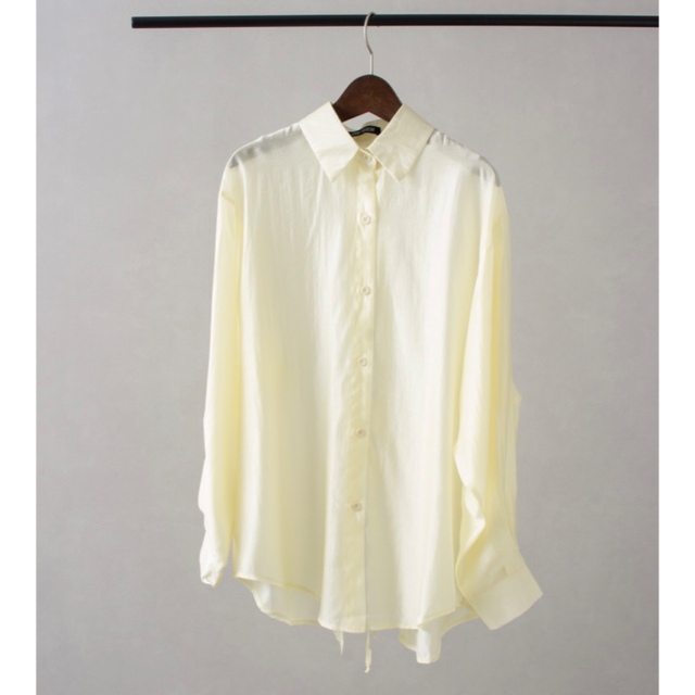 SpRay(スプレイ)のBACKスリットシアーシャツ　オーバーシャツ レディースのトップス(シャツ/ブラウス(長袖/七分))の商品写真